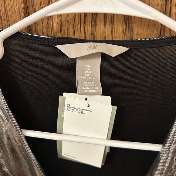 H&M Draped V-Neck Thong Metallic Silver Long Sleeve Bodysuit Large NWT - Picture 7 of 8
